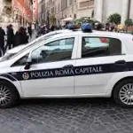 Roma, migranti sgomberati: scontri e cariche con gli idranti