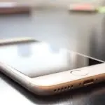 Facebook in calo: i giovani preferiscono Snapchat