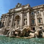 Fontana di Trevi: le monete andranno al Comune