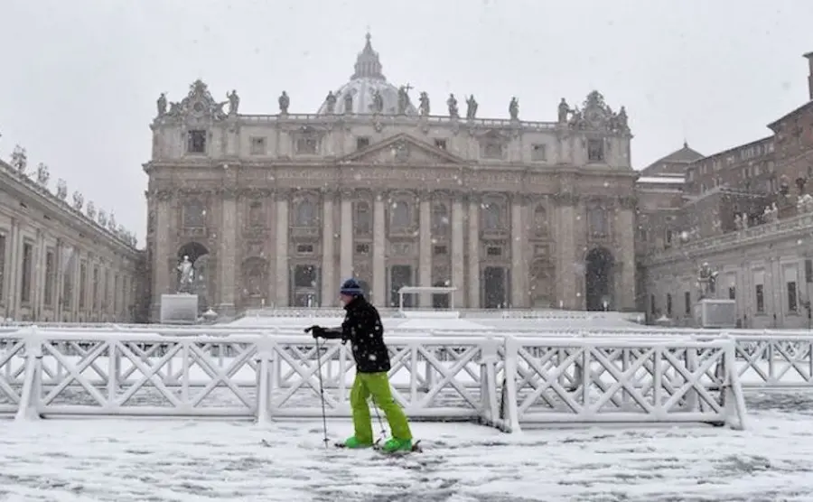 Maltempo in Italia: neve da nord a sud, a Roma treni bloccati