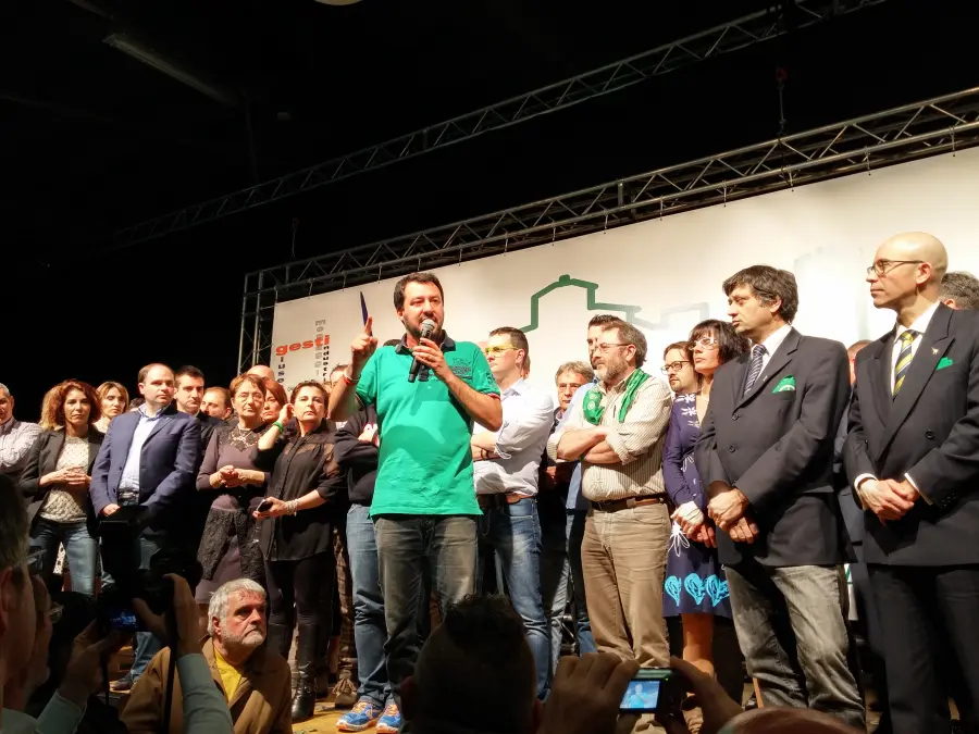 Salvini: "l'irruzione dei naziskin? Vero problema sono gli immigrati"