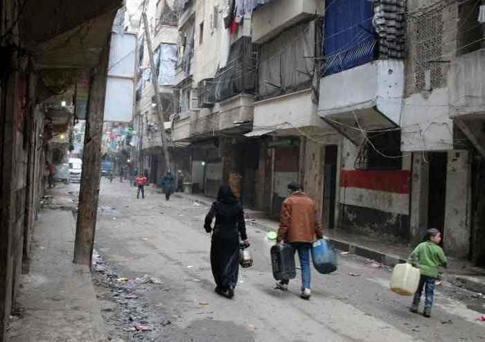 Siria, 11 ore di tregua ad Aleppo. Mosca accusa: "Terroristi hanno sparato su corridoio umanitario"