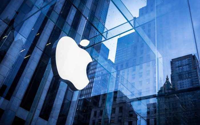Apple: prodotti falsi su Amazon. L’azienda di Cupertino fa causa e chiede risarcimento