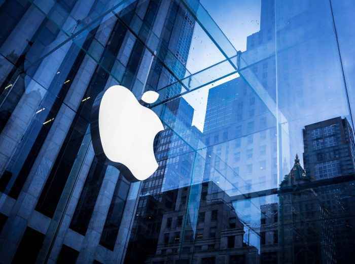 Apple: prodotti falsi su Amazon. L’azienda di Cupertino fa causa e chiede risarcimento