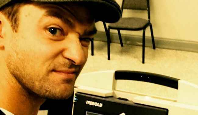 Justin Timberlake scatta selfie in cabina elettorale: nessuna penale
