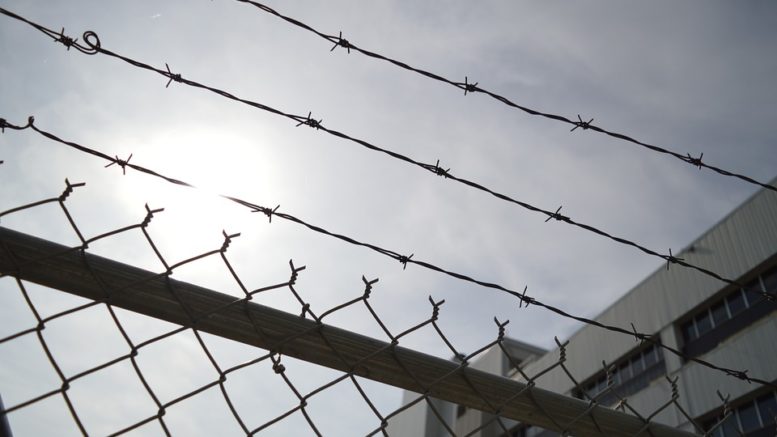 Rebibbia, detenuta uccide i suoi due bambini gettandoli dalle scale