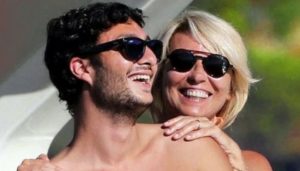 Maria De Filippi: mio figlio è sempre chiuso in bagno con un'amica