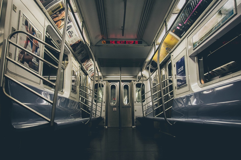 Roma, prete molesta quarantenne in pieno giorno in metro