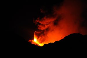 Etna, il vulcano che sta scivolando in mare, rischio tsunami?